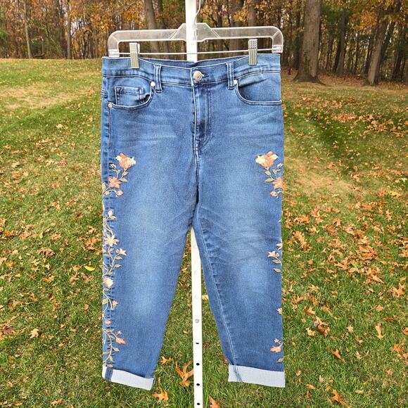 DG2 by Diane Gilman Women's Jeans Boho Floral Embroidered size 8 Petite - Picture 1 of 16